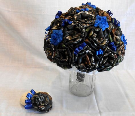 Blue Camo Wedding Ideas, Blue Camo Wedding, Camo Wedding Ideas, Camo Flowers, Royal Blue Bouquet, Wedding Flowers Navy Blue, Bouquet Keepsake, Fabric Bouquet, Wedding Royal