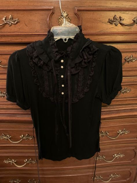 Vintage Necklace Victorian Gothic Jewelry, Gothic Blouse Victorian, Spring Gothic Blouse With Ruffles, Victorian Goth Necklace, Black Long Sleeve Victorian-inspired Dress, Black Ruffle Blouse, Vintage Goth, Grunge Style, Soft Grunge