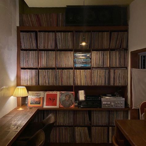 Interior Design Home Office, Books And Records, Vinyl Record Room, Home Music Rooms, Vinyl Room, Design Home Office, Record Room, Office House, Plans House