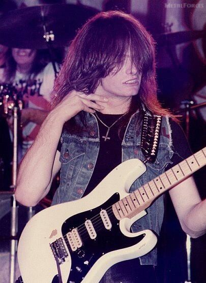 ~A VERY YOUNG GARY HOLT (SLAYER/EXODUS GUITARIST)~ Gary Holt 80s, Gary Holt, Dope Pics, White Guitar, Hair Metal Bands, Bon Scott, Angus Young, Extreme Metal, Famous Musicians