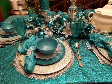 Hand-glittered and painted dinner plate and bowl. Teal Dining Room Decor, Teal Table Setting, Christmas Dinner Table Decorations, Dinner Table Decorations, Dining Room Teal, Blue Table Settings, Teal Table, Turquoise Table, Teal Christmas