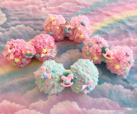 Yet more pastel rainbow bows! Pastel Kawaii Accessories, Pink Kidcore Aesthetic, Pastel Hair Accessories, Pink Kidcore, Punk Bedroom, Fairy Kei Hair, Pink Handmade Fairy Kei Jewelry, Funky Accessories, Rainbow Pastel Hair Bows