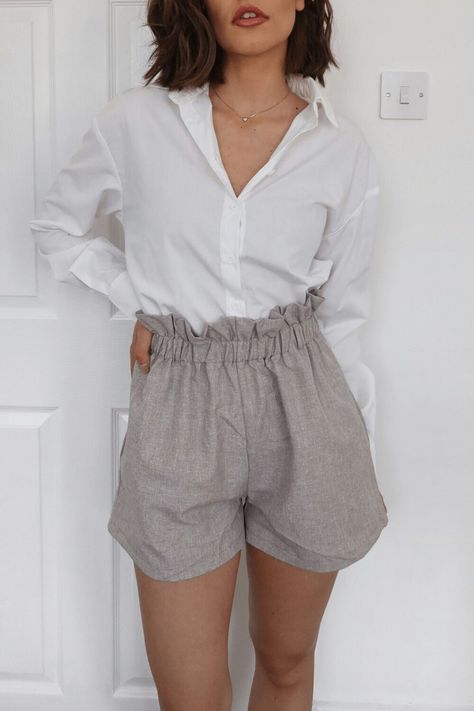 Paper bag style shorts. Linen for summer is perfect Outfit With Paperbag Shorts, Cotton Shorts With Paperbag Waist, Relaxed Fit Paperbag Waist Shorts, Style Paper Bag Shorts, Linen Paperbag Shorts, Paperbag Shorts Outfit, Bag Shorts Outfit, Paper Bag Shorts Outfit, Neutral Outfit Aesthetic