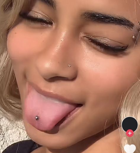 Black Tongue Piercing, Tongue Piercing Jewelry Aesthetic, Small Tongue Piercing, Aesthetic Tongue Piercing, Cute Tounge Peircings, Tounge Piercing Black Women, Tounge Piercings Aesthetic, Tongue Piercing Black Women, Tounge Pericings Aesthetic