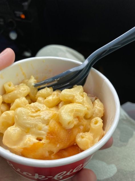 Mac And Cheese Aesthetic, Cheese Aesthetic, Freakshakes Recipe, Dr Food, Soul Food Dinner, Food Babe, Food Therapy, Yummy Comfort Food, Chick Fil A