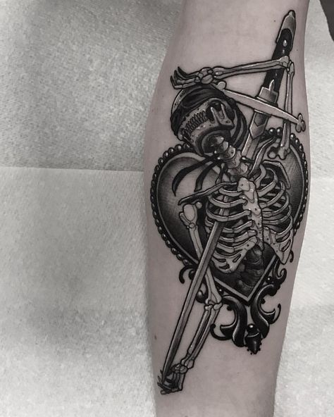 Realistic Skeleton, Back Tattoo Designs, Skeleton Tattoo, Skeleton Tattoos, Raven Tattoo, Dagger Tattoo, Hummingbird Tattoo, Tattoo Life, Tattoo Sleeve Designs