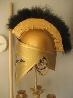 Chuck Does Art: DIY Spartan Hoplite Costume: How to Make a Helmet Aztec Helmet, Roman Crafts, Goddess Costume Diy, Spartan Costume, Roman Soldier Helmet, Athena Costume, Greek Helmet, Soldier Helmet, Gladiator Helmet