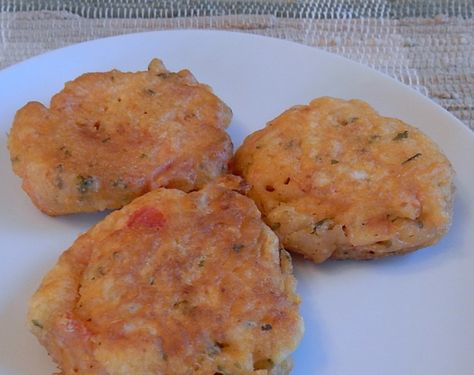 Hundred-year-old recipe for Tomato Fritters Tomato Fritters Recipe, Breaded Tomatoes Old Fashion, Forfar Bridie Recipe, Excess Tomatoes, Tomato Fritters, Corn Fritter, Corn Fritter Recipes, Veggie Fritters, Tomato Recipe