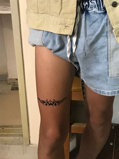 Wings Above Knee Tattoo, Knee Tattoo Simple, Matching Knee Tattoos, Small Knee Tattoo, Tattoos Above The Knee, Above The Knee Tattoo Quote, Above The Knee Tattoos, Above The Knee Tattoos Women, Above Knee Tattoos Women