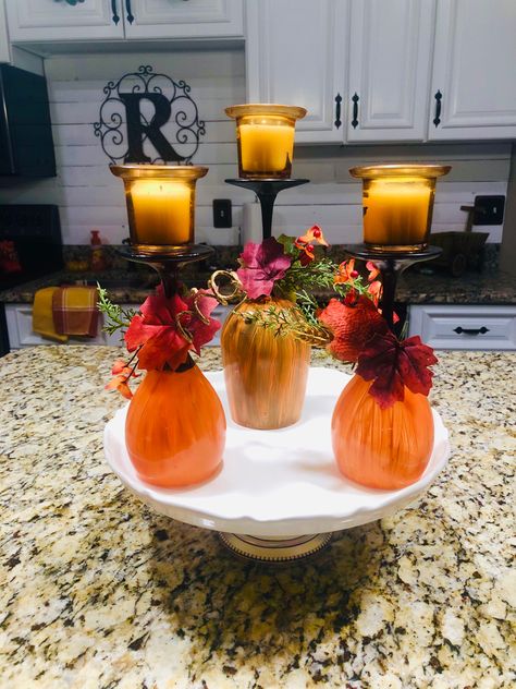 Pumpkin Wine Glasses Diy, Wine Glass Crafts Candle Holders, Wine Glass Fall Crafts, Fall Wine Glass Crafts, Crafts With Wine Glasses, Fall Wine Glass Painting, Wine Glass Candle Holder Diy, Glass Pumpkin Decor, Autumnal Crafts