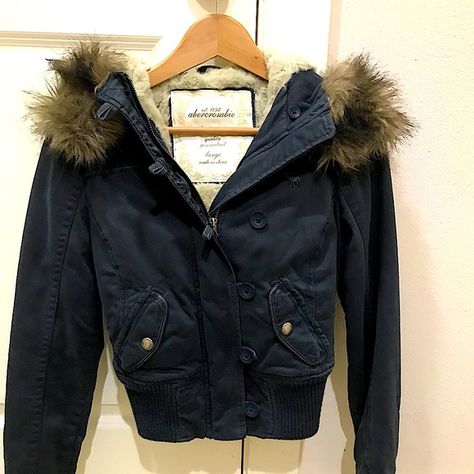 Abercrombie Navy girls, size LG,  fur lined hooded jacket. Navy Green Jacket Outfit, Fluffy Fleece Jacket Outfit, Y2k Winter Jacket, Aesthetic Coat, Cute Jackets For Women, Free People Winter, Hood Aesthetic, Fur Jacket Outfit, Jacket With Fur Hood