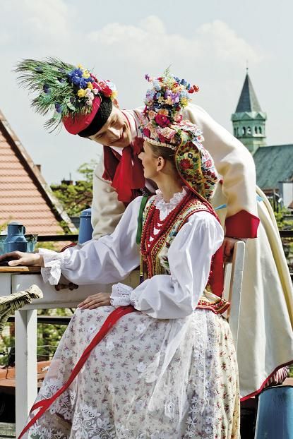 Polish Wedding Traditions, Polish Traditional Costume, Polish People, Polish Clothing, Polish Wedding, Costumes Around The World, Wedding Costume, Wedding Costumes, Folk Dresses