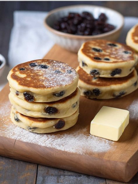 Traditional Mary Berry Welsh Cakes Welsh Cakes Recipe Uk, English Recipes British, Welsh Cookies, Mary Berry Recipes, Welsh Cakes Recipe, Mary Berry Cooks, Traybake Cake, British Bake Off Recipes, Welsh Cakes