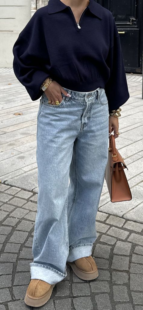 Outfit Pantalon Bleu, Ootd Jean Bleu, Outfit Jean Bleu, Jean Top Outfits, Olivia Dunne, Hijab Jeans, Ootd Jeans, Coachella Outfits, Ugg Tazz