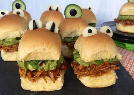 sliders with chicken and some eyeballs made on top Halloween Food For Party Dinners, Monster Chicken, Sliders Chicken, Food For Party, Party Dinners, Party Sliders, Halloween Appetizers Easy, Tex Mex Chicken, Halloween Food Dinner