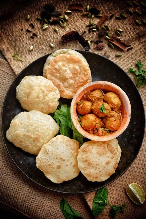 Fried Flat Bread, Vegetarian Indian Food, Indian Food Restaurant, Veg Recipes Of India, Bengali Cuisine, Bangladeshi Food, Indian Food Photography, Bengali Recipes, Unleavened Bread