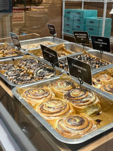 Cinnamon Rolls Business, Bakery Cafe Aesthetic, Cinnamon Roll Display, Vintage Bakery Aesthetic, Cinnabon Rolls, Bakery Aesthetic, Vintage Bakery, Food Business Ideas, Coffee Shop Business