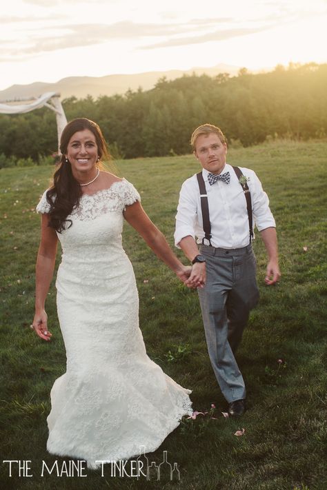 Tall Brides Short Groom, Short Groom Tall Bride, Short Groom, Background Perspective, Wedding Parties Pictures, Groom Pose, Cape Elizabeth, Friends House, Lds Wedding