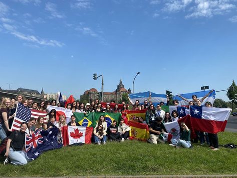 Student Exchange Aesthetic, Exchange Student Aesthetic Italy, Exchange Student Aesthetic France, Italy Exchange Student, Exchange Student Aesthetic Usa, Exchange Student Aesthetic, Exchange Student Aesthetic London, Exchange Student Europe, United World College