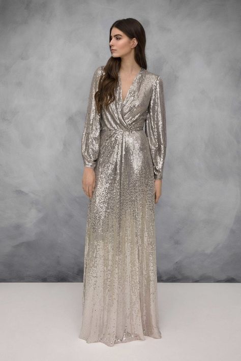 Jenny Packham Resort 2019 collection, runway looks, beauty, models, and reviews. Long Sleeve Sequin Dress, Long Sleeve Sequin, Jenny Packham, 2019 Fashion, Suit Pants, Silver Dress, Sequin Dress, Evening Gowns, High Fashion