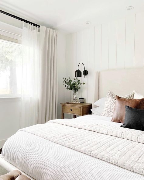 Accent Wall Vertical, White Shiplap Accent Wall, Sconces In Bedroom, Wood Accent Wall Bedroom, Wall Shiplap, Shiplap Bedroom, Townhome Decorating, Black Walls Bedroom, Bedroom Accent Wall