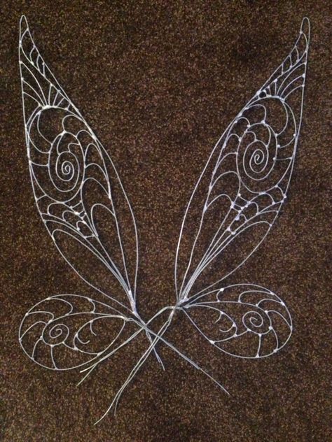 Tinkerbell Wings, Diy Fairy Wings, Diy Wings, Wire Art Sculpture, Tinkerbell Fairies, Fairy Crafts, Wings Costume, Diy Fairy, Wire Sculpture