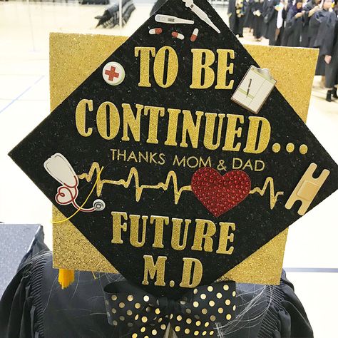 Doctor Graduation Cap, Nurse Graduation Cap Designs, Graduation Cap Decoration Nursing, Disney Graduation Cap, Creative Graduation Caps, Nurse Graduation Cap, College Grad Cap Ideas, Grad Cap Decorated, Graduation Cap Decoration Diy