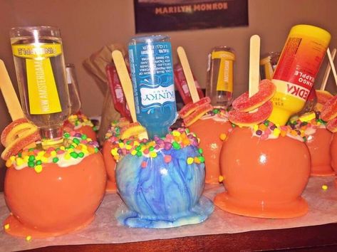 𝙋𝙞𝙣𝙩𝙚𝙧𝙚𝙨𝙩@𝙪𝙙𝙭𝙣𝙩𝙢𝙖𝙩𝙩𝙚𝙧 Gourmet Candy Apples, Candy Apple Recipe, Gourmet Apples, Gourmet Candy, Candy Drinks, Liquor Drinks, Gateaux Cake, Jello Shots, Alcohol Drink Recipes