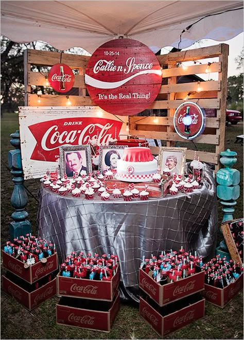 Are you and your future husband/wife addicted to Coke? If so then this wedding will give you great ideas and inspirations for one of the most awesome wedding ever! Coca Cola everywhere!!! Coca Cola Party Theme, Cola Photography, Coke Products, Coca Cola Party, Rockabilly Party, Soda Bar, Coca Cola Decor, 50s Wedding, Rockabilly Wedding