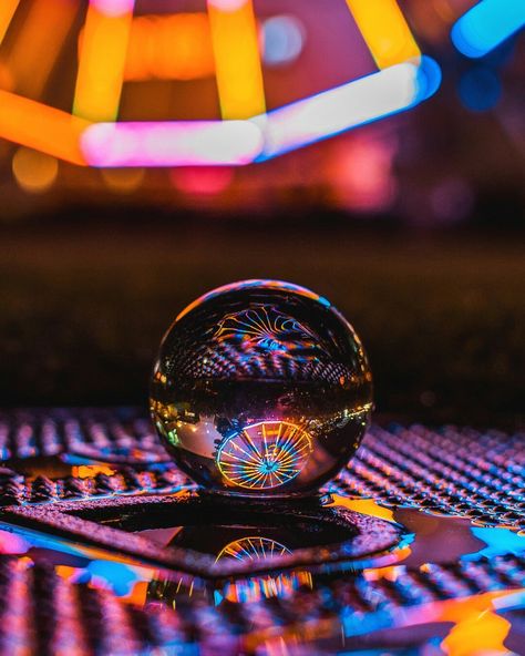 Carnival Shoot, Lensball Photography, Rainy Wallpaper, Ball Photography, Crystal Photography, Ferris Wheels, Reflection Photography, Silhouette Painting, Unique Places