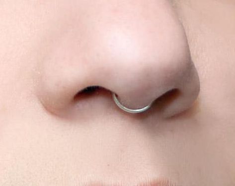 Subtle Septum Piercing, Makeup Minimalist, Bijoux Piercing Septum, Fake Ear Piercings, Fake Septum Ring, Septum Piercing Jewelry, Fake Nose Ring, Faux Septum, Faux Piercing