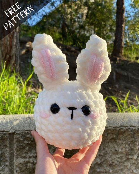 Mary | crochet amigurumi on Instagram: "It’s the year of the rabbit!!!! 🐇 Of course, I wanted to make a #crochetbunny tutorial to match, so you can craft your own little rabbit friend for the new year! 🥰 Swipe to see my favorite part: the side view with the tail. As always, it’s simple, quick to make, and beginner friendly. You can find this free pattern in my tutorial on YT (themaryjay) or linked in bio. Don’t forget to tag me if you share your finished bunny so I can hype you up! Can’t wait Matching Crochet Ideas For Friends, Quick And Easy Amigurumi, Panda Applique, Bunny Free Crochet Pattern, Baby Toys Crochet, Easter Crochet Patterns Free, The Year Of The Rabbit, Free Amigurumi Crochet Patterns, Crochet Hack