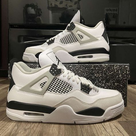 My Friend Gifted Me These Worn Them Twice Basically Brand New Jordans 4s Retro, Jordan 4 All Colors, Jordans For Men Sneakers, Cheap Air Jordans, Jordans For Women Aesthetic, Jordan Aesthetic Shoes, Nike Girl Shoes, Cute Shoes Jordans, Shoe Wishlist Women