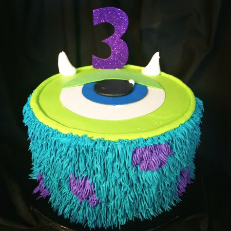 Monsters Inc cake made with whipped icing Monsters University Birthday Cake, Sully Cake Monsters Inc, Monsters University Cake, Monster Ink Cake, Monster Inc Cake Ideas, Pastel Monster Inc, Monsters Inc Birthday Cake, Monsters Inc Birthday Party Ideas, Monster Inc Cake