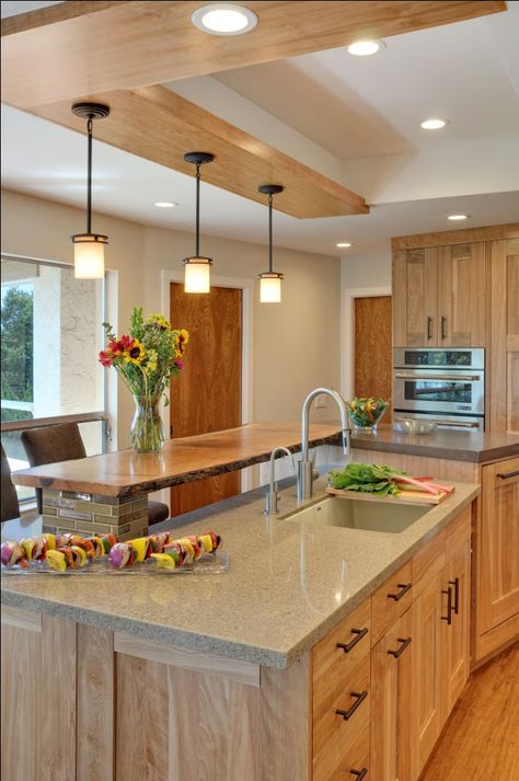 Contemporary Kitchen with Quartz Countertops and Red Birch Cabinets | iDesignArch | Interior Design, Architecture & Interior Decorating eMagazine Light Wood Kitchens, Birch Cabinets, White Marble Kitchen, Farmhouse Kitchen Cabinets, Countertop Design, Wood Kitchen Cabinets, Contemporary Kitchen Design, Kitchen Marble, Kitchen Decoration