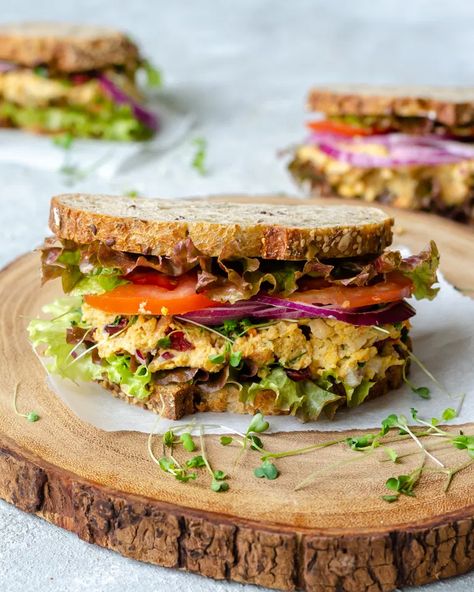 Tahini Sandwich, Chickpea Tahini, Whole Plant Based Diet, Vegan Tuna Salad, Smashed Chickpea, Vegan Tuna, Chickpea Sandwich, Salad Spinach, Chickpea Salad Sandwich