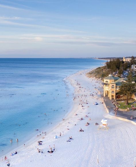 Could a beach be any more picturesque? Perth’s stunning Cottesloe Beach on a fine Perth summer's day! 📷 : IG/mayhem85 Cottesloe Beach Perth, Perth Beaches Australia, Beach Side House, Perth Beach, Australian Adventures, 2023 Manifestation, Perth Travel, Vampire Squid, Australian Beaches