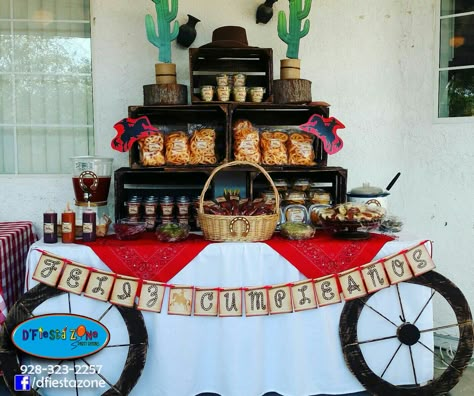 Western theme snack table, mesa de snack tema vaquero Cowboy Candy Table Ideas, Western Theme Food Table, Rodeo Candy Table, Western Candy Table, Candy Bar Vaquero, Vaquero Theme Party, Theme Snack, Cowboy Candy, Mexican Birthday Parties