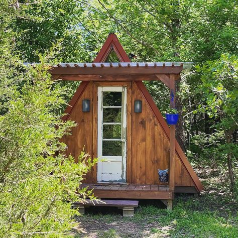 Off Grid Outhouse, Off Grid Air Bnb, Easy Diy Tiny Cabin, Small Cabins On A Budget, Diy Tiny Cabin, Creekside Cabin, Oklahoma Cabins, One Room Cabin, A Frame Cabin Plans