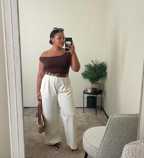 Cindy | Basic Style (@my_essential_list) • Instagram photos and videos Style For Mid Size Women, Spring Midsize Outfits 2024, Basic Plus Size Outfits, Outfit For Mid Size Women, Curvy Woman Outfits, Mid Sized Fashion, Casual Outfits Midsize, Mid Size Summer Outfits, Mid Size Bodies