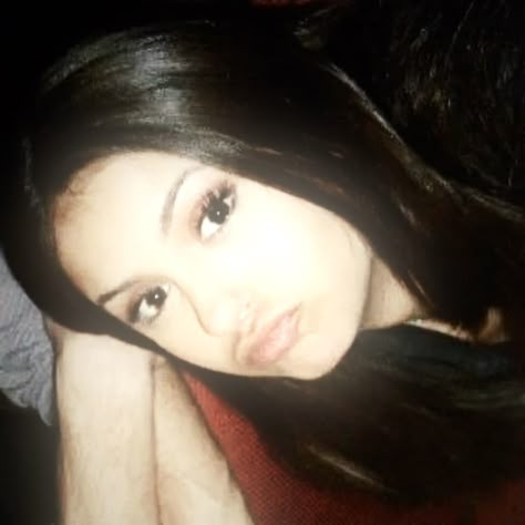 Elena Gilbert Style, Celebrity Selfies, Y2k Profile Picture, Grunge Pictures, The Vampire Diaries 3, Vampire Diaries Wallpaper, Cindy Kimberly, Katherine Pierce, Elena Gilbert