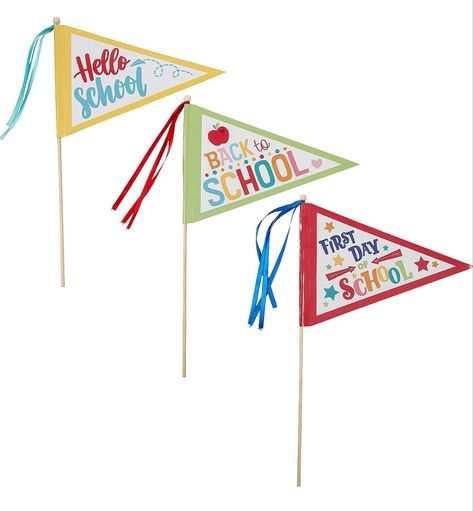 Cute pennants for those first day back to school. Whether it’s preschool, kindergarten or any other grade! Cute for first day pics or to add into a teachers basket! #firstdayofschool #teachergiftideas #affiliatelink Welcome For Students First Day, Back To School Decorations Party, Welcome Back To School Decorations First Day, Welcome Cards For Students First Day School Ideas, First Day Of School Decor, My School Theme Preschool Crafts, First Day Of School Decoration Ideas, First Day Of School Gifts For Students, Welcome First Day Of School