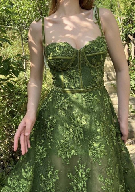 Prom Dresses Cottagecore Green, Floral Prom Dress Vintage Green, Green Nature Prom Dress, Green Dress Prom Aesthetic, Prom Enchanted Forest Theme Dress, Green Tool Dresses, Fairy Elegant Dress, Cottage Core Prom Dress Green, Corset Top Dress Prom Green