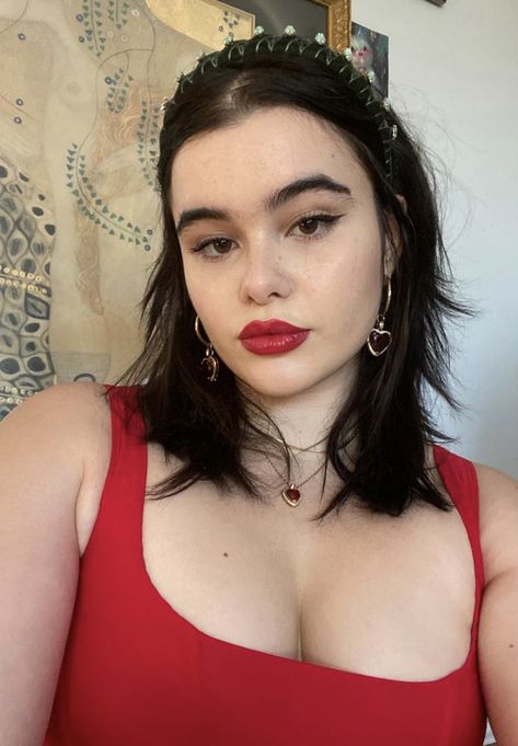 Barbie Ferreira Aesthetic, Weird Beauty, Cool Outfit Ideas, Barbie Ferreira, Cool Outfit, Zoella, Seductive Clothes, Artist Models, Beauty Standards