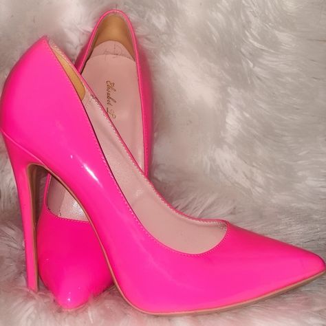 Hot Pink Stiletto Heels Barbie Pink Heels, Pink Prom Heels, Pink Prom Shoes, Hot Pink Wedding Shoes, Pink Heels Outfit, Heels Outfits Dress, Neon Pink Heels, Mermaid Heels, Hot Pink High Heels