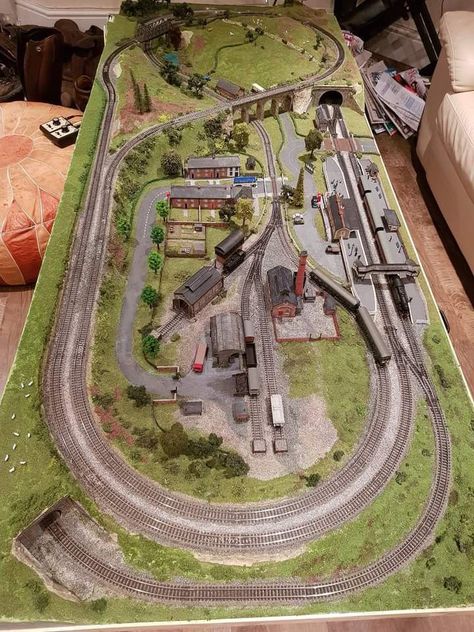 Hornby Trains Layouts, Train Table Layout, Lionel Trains Layout, Model Trains Ho Scale, Model Train Display, N Scale Train Layout, Ho Train Layouts, Model Train Table, Ho Scale Train Layout