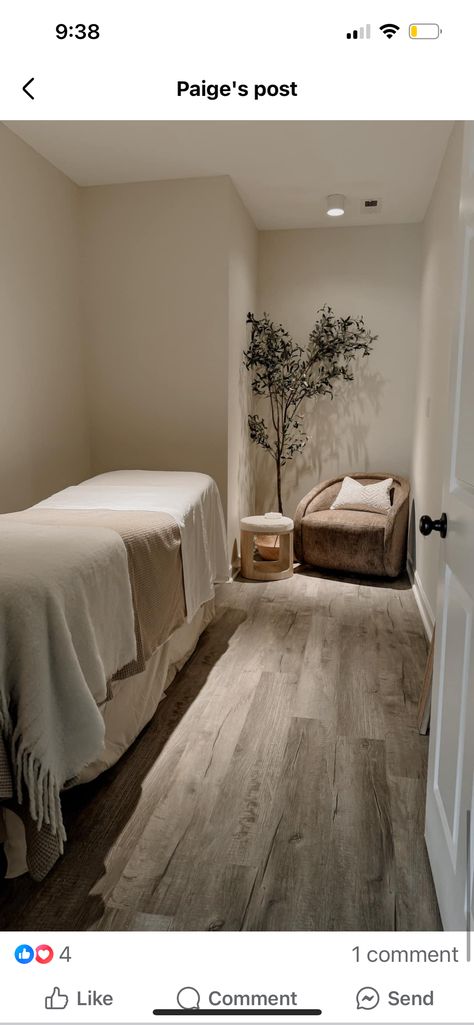 Neutral Massage Room, Spa Ceiling Design, Esthetician Home Studio, Med Spa Lobby, Esthetician Suite Ideas, Head Spa Room, Wax Room Setup, Massage Therapist Room, Medical Spa Aesthetic