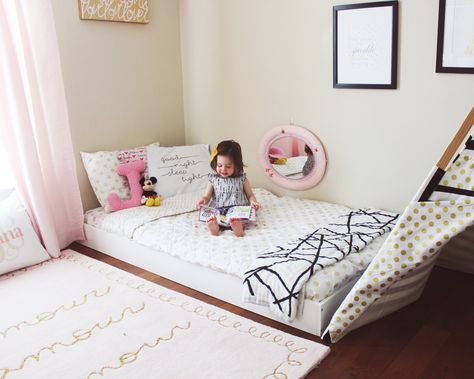 Montessori Floor bed Toddler bed toddler room big kid room Camera Montessori, Floor Bed Toddler, Floor Beds, Montessori Floor Bed, Toddler Floor Bed, House Frame Bed, Toddler Bedroom Girl, Big Girl Bedrooms, Big Kids Room