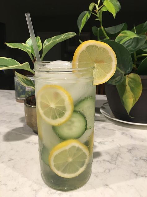 Lemon Cucumber Water With Cucumber And Lemon, Water Lemon Cucumber, Lemon Cucumber Water, Lemon Mint Water, Cucumber Lemon Water, Bath Aesthetic, Mint Water, Lemon Cucumber, Cucumber Water