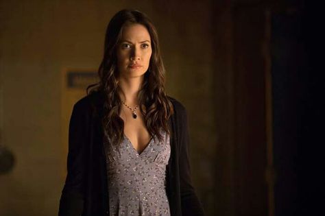 TVD Season 8.06 Episode Still:  'Detoured to Some Random Backwoods Path to Hell' - Seline Vampire Diaries Necklace, Rose Smith, Movie Inspired Outfits, Vampire Diaries Seasons, Bonnie Bennett, Stefan Salvatore, Popular Shows, Ian Somerhalder, Season 8